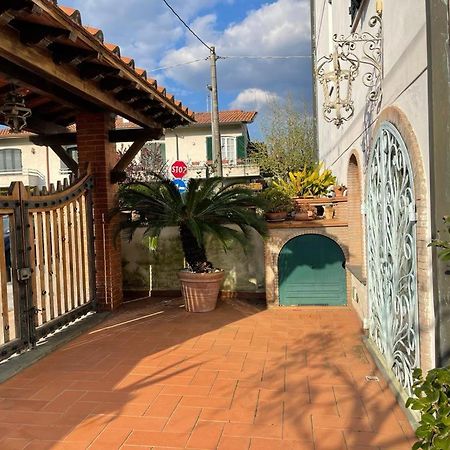 Raffinato Bilocale A Lido Di Camaiore Vicino Al Mare Ngoại thất bức ảnh