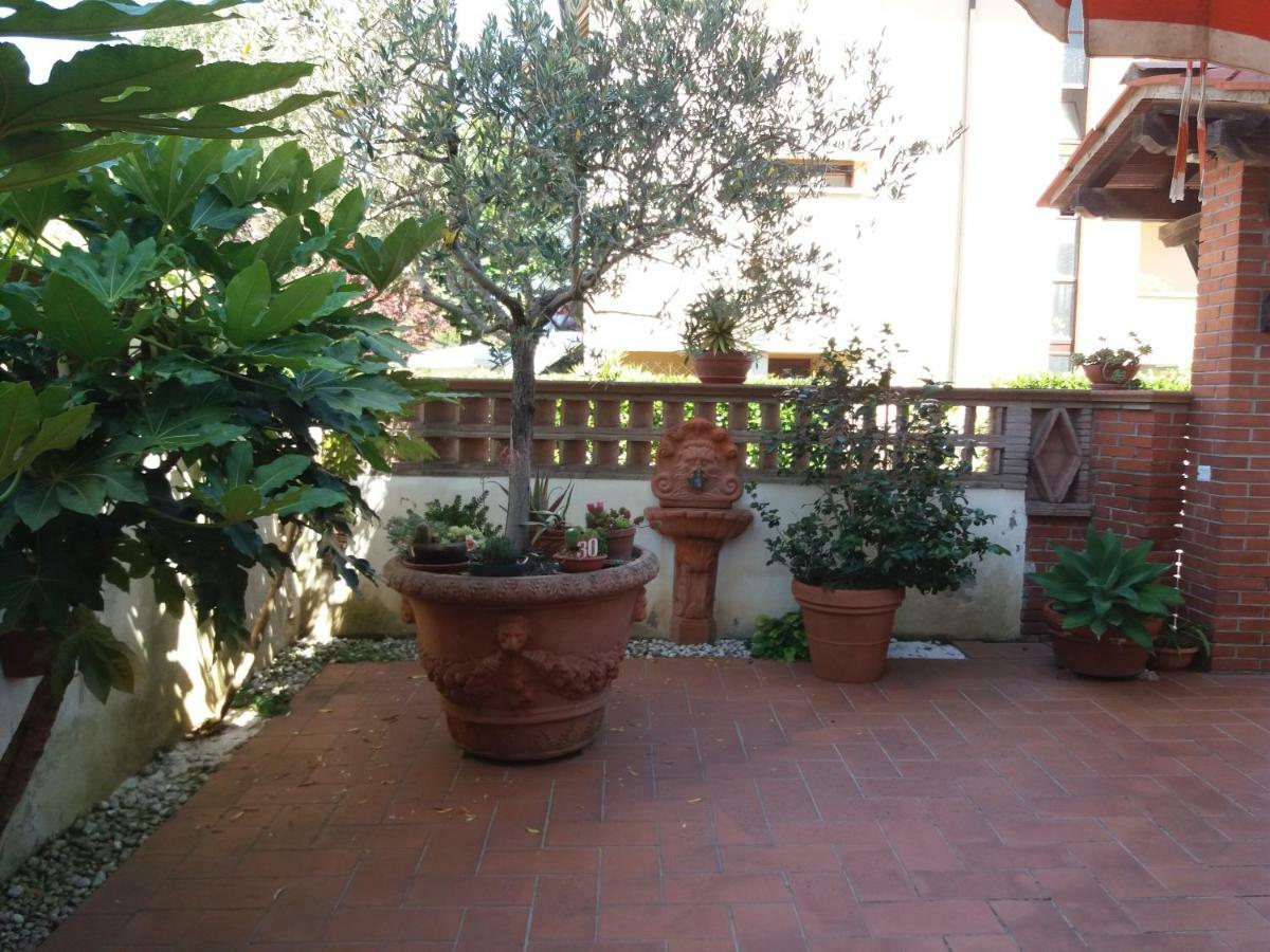 Raffinato Bilocale A Lido Di Camaiore Vicino Al Mare Ngoại thất bức ảnh