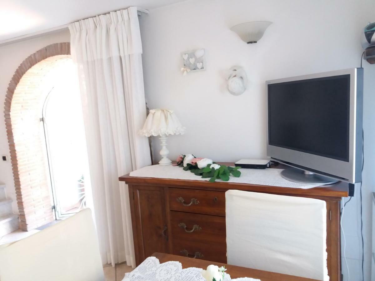 Raffinato Bilocale A Lido Di Camaiore Vicino Al Mare Ngoại thất bức ảnh